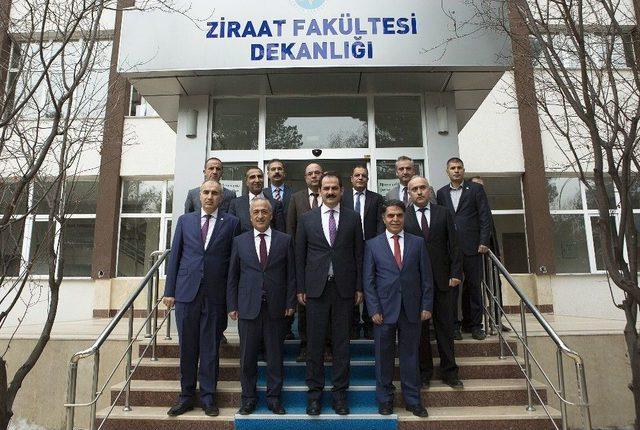 Gıda Tarım Ve Hayvancılık Bakanlığı M&uuml;steşarı Dr. Nusret Yazıcı Hayvan Hastanesi Ve Ziraat Fak&uuml;ltesini Ziyaret Etti 3