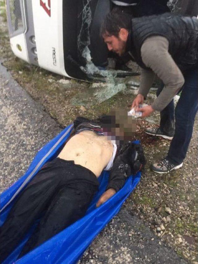 Erdoğan ın Mitingine Gidenleri Taşıyan Midib&uuml;s Devrildi: 3 &Ouml;l&uuml;, 16 Yaralı 2