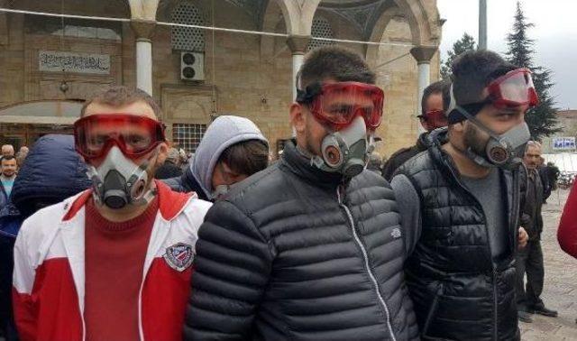 Düzce'de Gaz Maskeli İdlip Protestosu