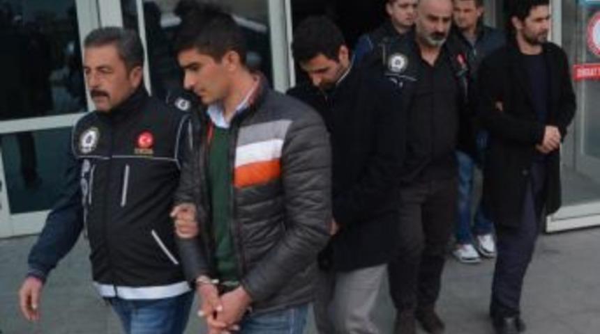 Karab&uuml;k Merkezli 12 Ilde Fet&ouml; Operasyonu: 13 G&ouml;zaltı