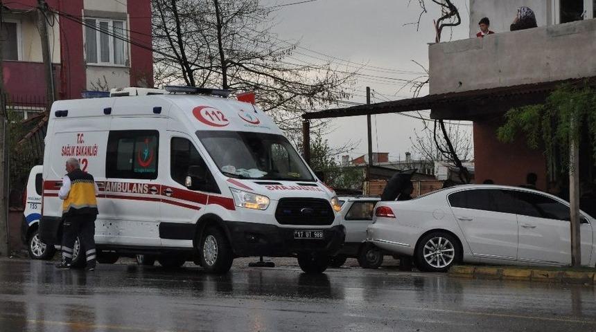 &Ccedil;anakkale&rsquo;de Trafik Kazası: 3 Yaralı