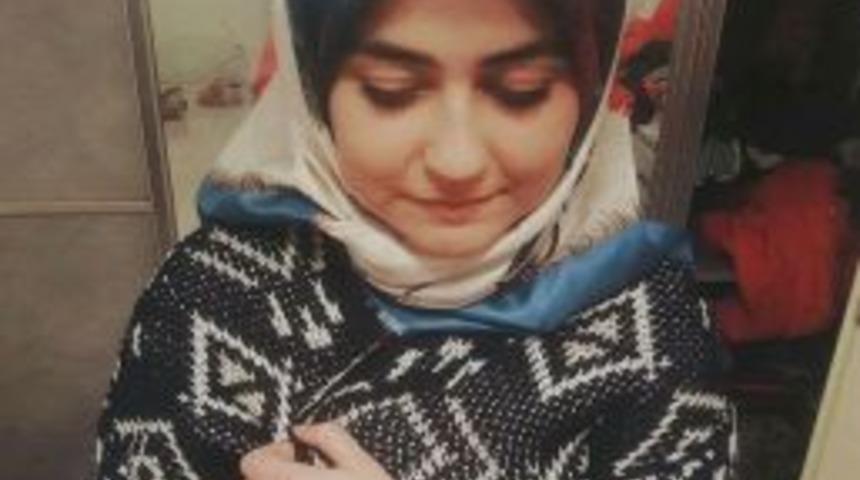 Otomobilin &Ccedil;arptığı &Uuml;niversiteli Kız Hayatını Kaybetti