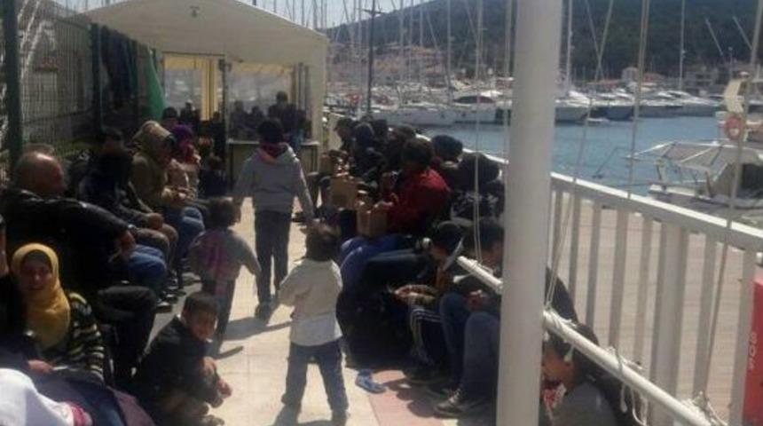 &Ccedil;eşme&rsquo;de 60 Ka&ccedil;ak G&ouml;&ccedil;men Yakalandı