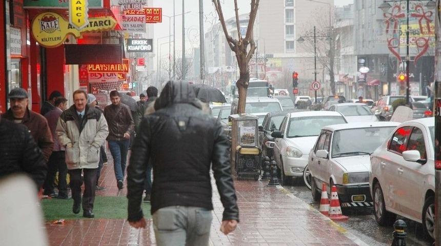 Van&rsquo;da Nisan Ayında Kar Yağışı