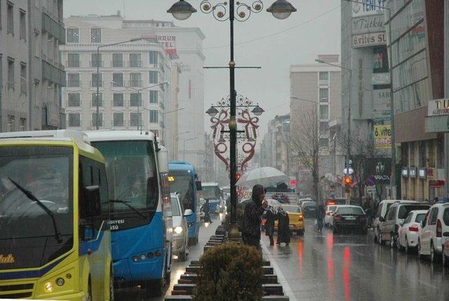 Van’da Nisan Ayında Kar Yağışı