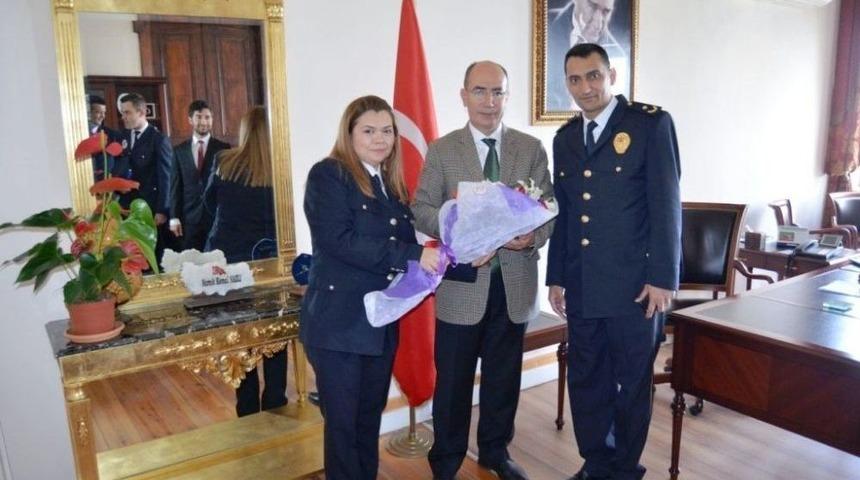 Ayvalık&rsquo;ta Polis&rsquo;ten Kaymakam Nazlı&rsquo;ya Anlamlı Ziyaret