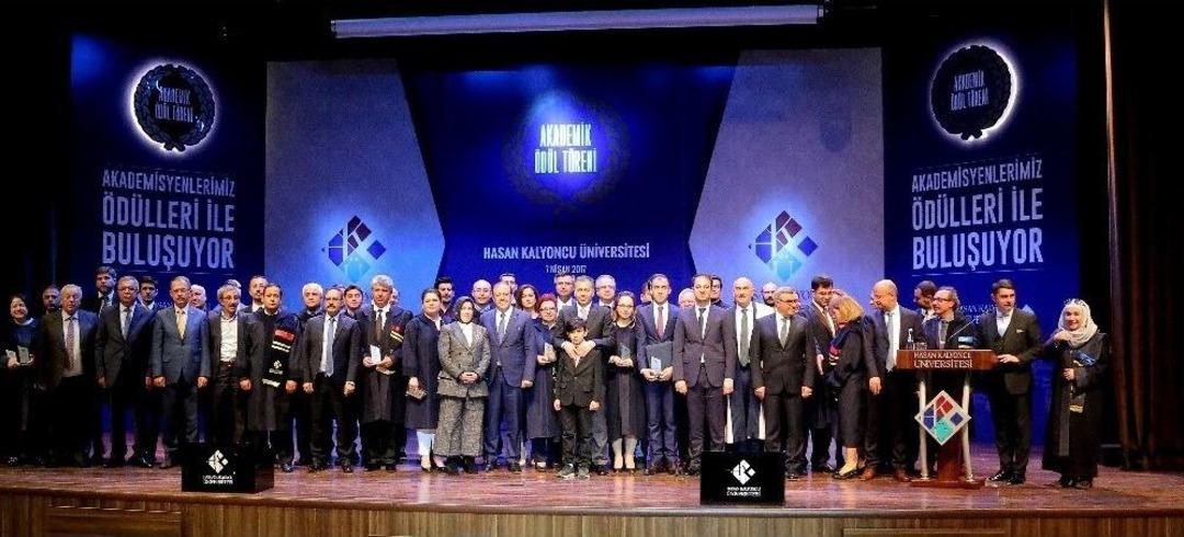 Bilim İnsanları &Ouml;d&uuml;lleriyle Buluştu, 15 Temmuz Şehitleri Anısına Ağa&ccedil; Dikildi