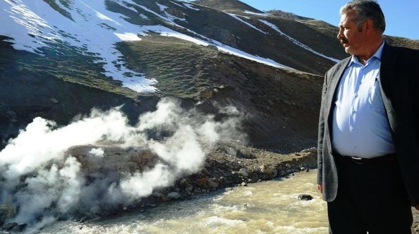 Erciş&rsquo;te Kullanılmayan Jeotermal Kuyusunda Patlama