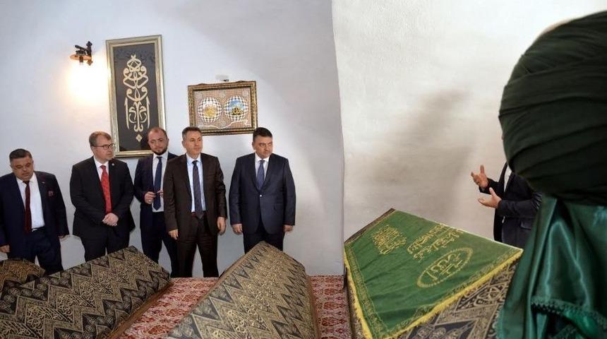 Sağlık Bakanı Yardımcısı &Ouml;ğ&uuml;tken&rsquo;den Şeyh Edebali T&uuml;rbesine Ziyaret