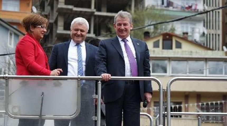 Tuncay &Ouml;zkan&rsquo;In S&ouml;zlerine Inceleme