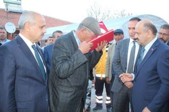 Bakan Işık'tan Ömer Halisdemir’In Ailesine Taziye Ziyareti