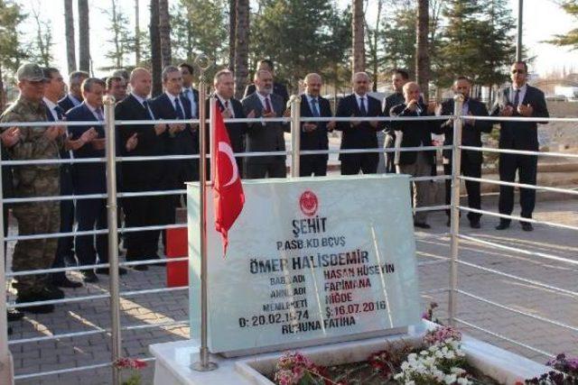 Bakan Işık'tan Ömer Halisdemir’In Ailesine Taziye Ziyareti