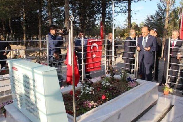 Bakan Işık'tan Ömer Halisdemir’In Ailesine Taziye Ziyareti