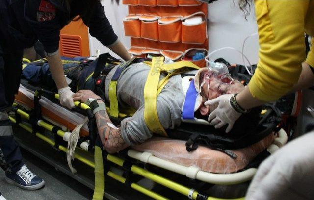 Otomobil, Kamyona &Ccedil;arptı: 2 Yaralı 2