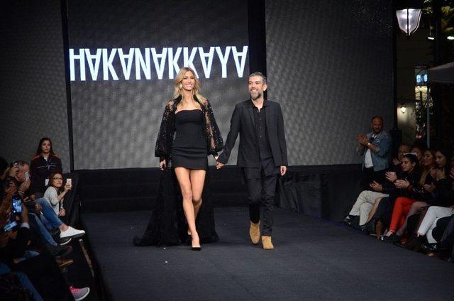 &Uuml;nl&uuml; Modacı Koleksiyonunu New York&rsquo;tan Sonra İlk Kez İzmir&rsquo;de Sergiledi 3