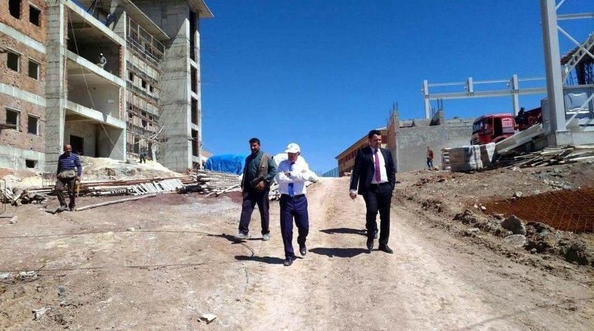 Kaymakam Avcı İmam Hatip Lisesinin İnşaatında İncelemelerde Bulundu