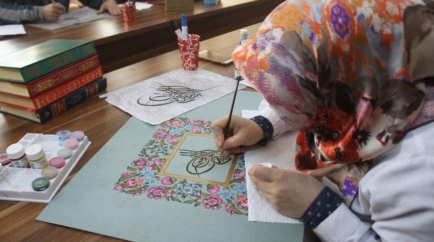 Rize&rsquo;de &Ouml;ğrenciler Ve &Ouml;ğretmenler Tezhip Kursunda Buluşuyor