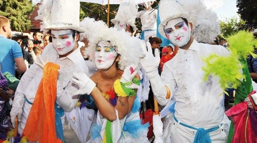 Alışveriş Merkezinde Karnaval Coşkusu