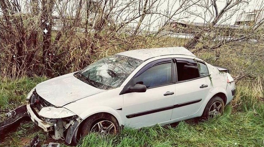 Otomobil Tarlaya U&ccedil;tu: 4 Yaralı