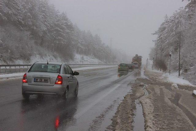 Bolu Dağı’nda Kar Ve Sis Etkili Oldu