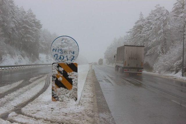 Bolu Dağı’nda Kar Ve Sis Etkili Oldu