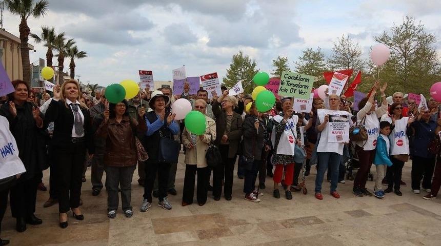 Urla’daki Demokrasi Şenliğine Yoğun Katılım