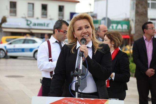 Urla’daki Demokrasi Şenliğine Yoğun Katılım