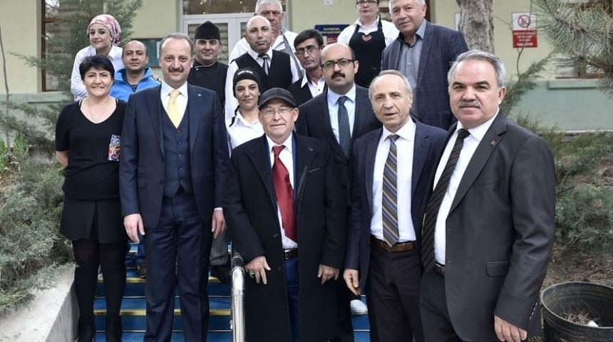 Mamak Belediye Başkanı Akg&uuml;l&rsquo;den, Mke Kaps&uuml;l Fabrikasına Ziyaret