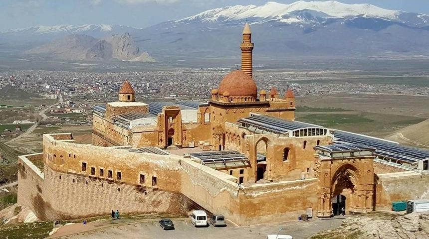 Tarihi İshakpaşa Sarayı Ziyaret&ccedil;ilerini Bekliyor