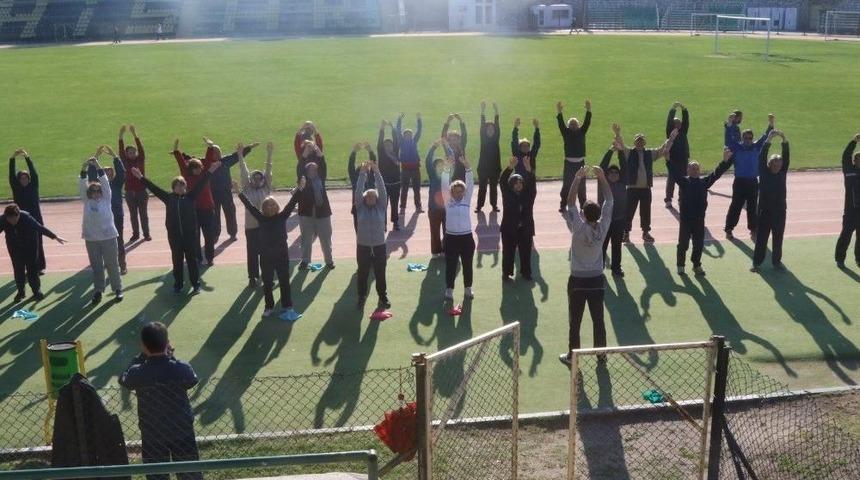 Akhisarlılar Doğru Ellerden Egzersiz Hareketlerini &Ouml;ğrendi