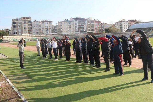 Akhisarlılar Doğru Ellerden Egzersiz Hareketlerini Öğrendi