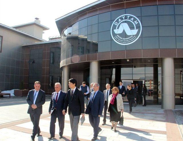 Japon Hitachi Firması Atatürk Üniversitesi’nde