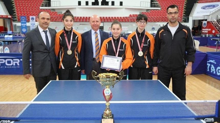 T&uuml;rkiye Şampiyonu &Ouml;zge Yılmaz, Masa Tenisi Şovu Yaptı