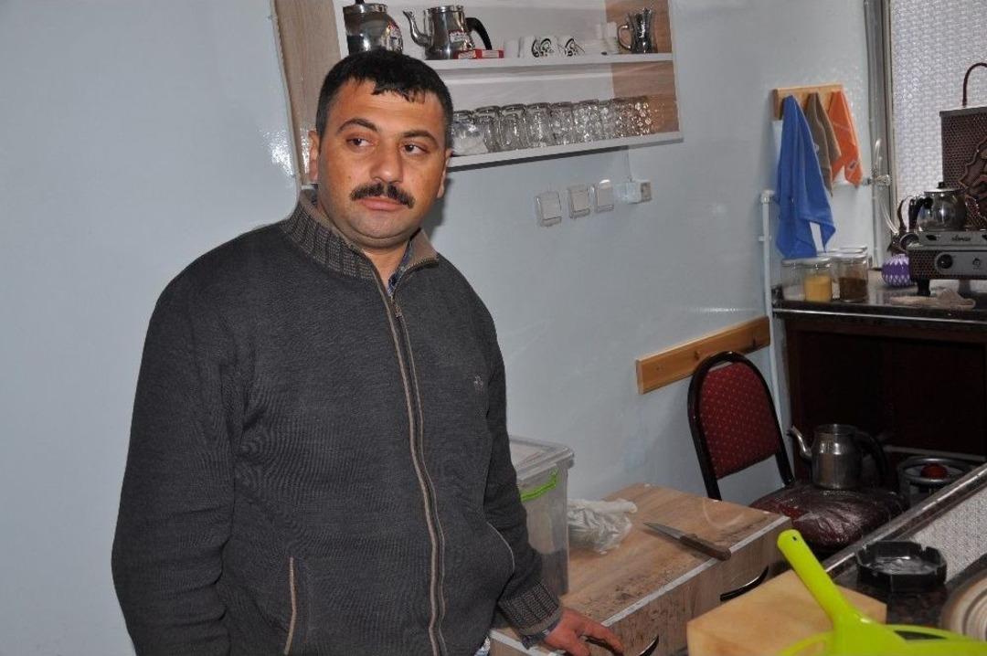 Demlikte Saklı 500 Tl&rsquo;yi Bularak, &Ccedil;aldılar