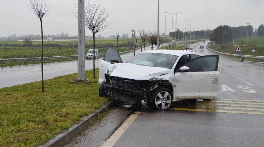 Yağmur Kazaya Yol A&ccedil;tı: 3 Yaralı