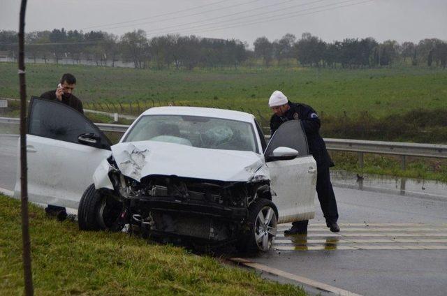 Yağmur Kazaya Yol A&ccedil;tı: 3 Yaralı 2