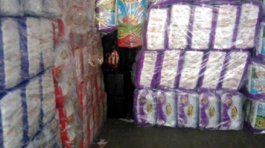 Bebek Bezleri Arasına Gizlenen G&uuml;mr&uuml;k Ka&ccedil;ağı 7 Bin 400 Paket Sigara Bulundu