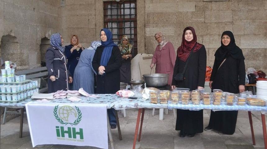 İhh G&ouml;n&uuml;ll&uuml;lerinden Kermes