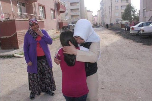 10 Yaşındaki Çocuk Balkondan Düşerken Su Borusuna Tutunarak Hayatta Kaldı