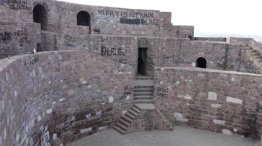 Ankara Kalesi, Sprey Boyalardan Temizlendi