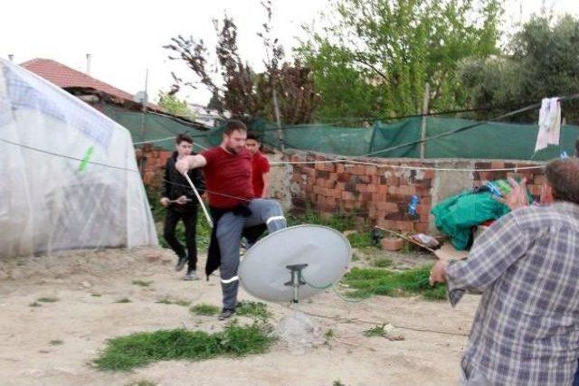 Torbalı'da Halk Ayaklandı; 500 Suriyeli Mahalleyi Terk Etti