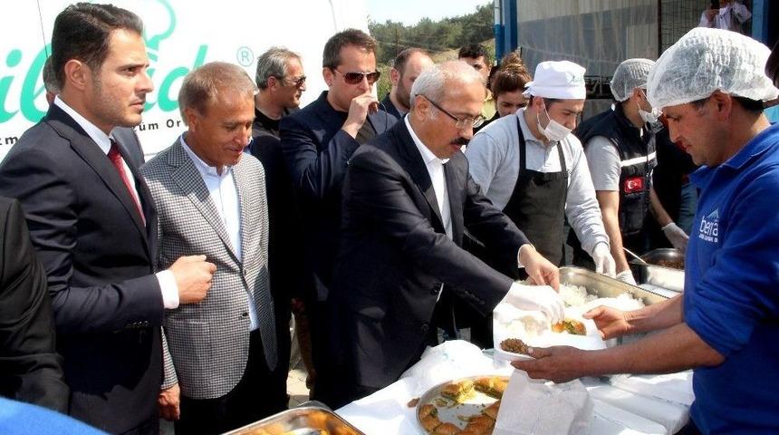 Bakan Elvan, Su &Uuml;retim Tesisinde İş&ccedil;ilere Tatlı İkram Etti