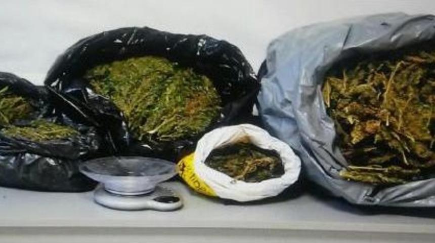 6 Kilo 605 Gram Esrarla Yakalanan Baba Ve Oğlu Gözaltında