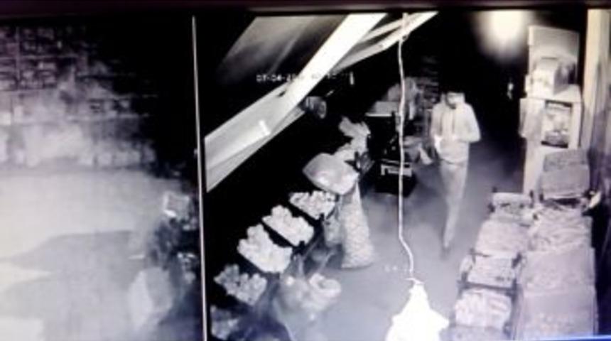 Hırsızlık Şüphelisini Cami Cemaati Fark Etti