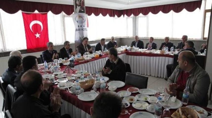 Chp Milletvekilleri Hakkari'de Stk Temsilcileri Ve Muhtarlarla Biraraya Geldi