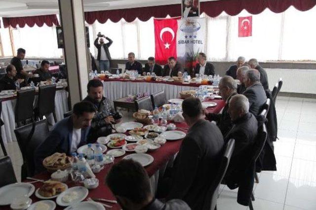 Chp Milletvekilleri Hakkari'de Stk Temsilcileri Ve Muhtarlarla Biraraya Geldi