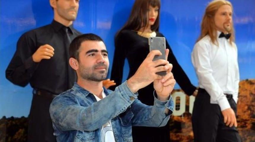 D&uuml;nyaca &Uuml;nl&uuml; Isimlerin Balmumu Heykelleri Diyarbakır'da