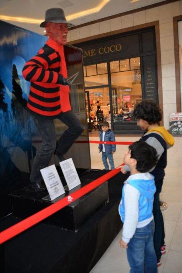 D&uuml;nyaca &Uuml;nl&uuml; Isimlerin Balmumu Heykelleri Diyarbakır da 1