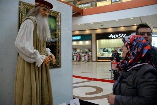 D&uuml;nyaca &Uuml;nl&uuml; Isimlerin Balmumu Heykelleri Diyarbakır da 2