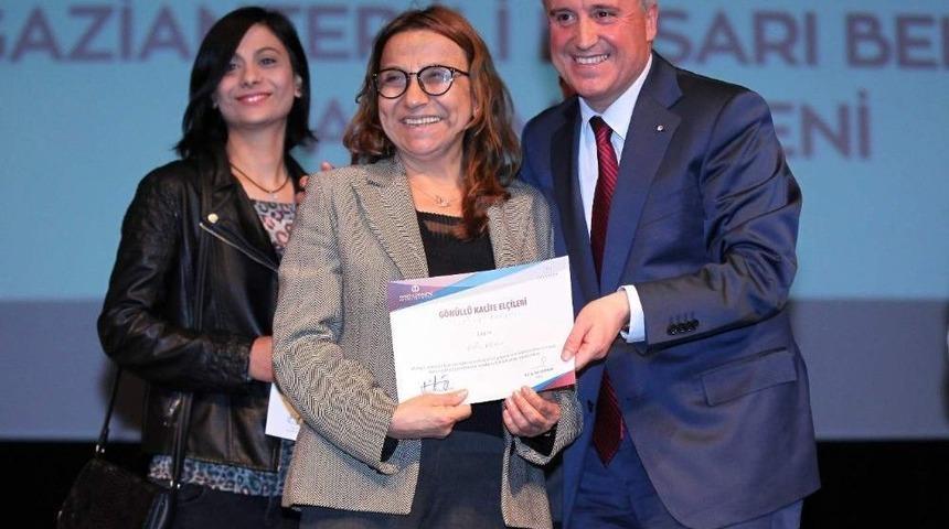 Anadolu &Uuml;niversitesi Ailesi A&ccedil;ık&ouml;ğretim Sistemin Başarılı &Ouml;ğrencileriyle Gaziantep&rsquo;te Buluştu